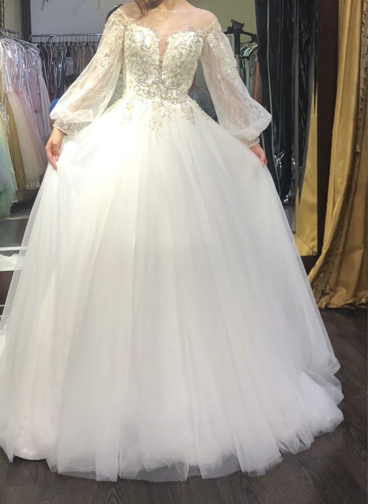 Свадебное нежное платье с ручной вышивкой