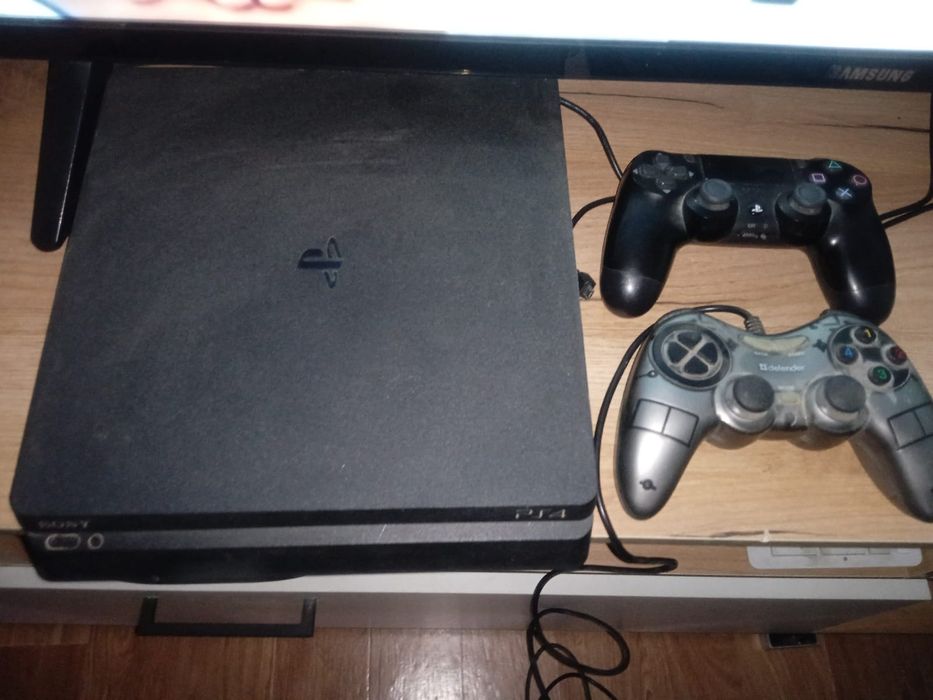 Игровая приставка PS4