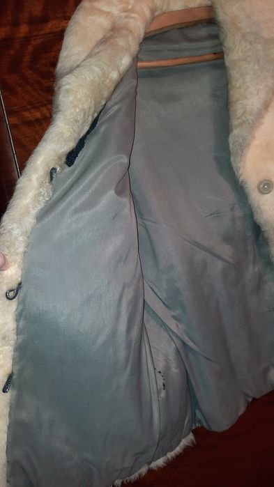 Blana de iepure, 75 cm lungime, 48 cm umeri,107 cm circumferinta talie