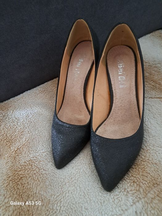Pantofi eleganti cu sclipici