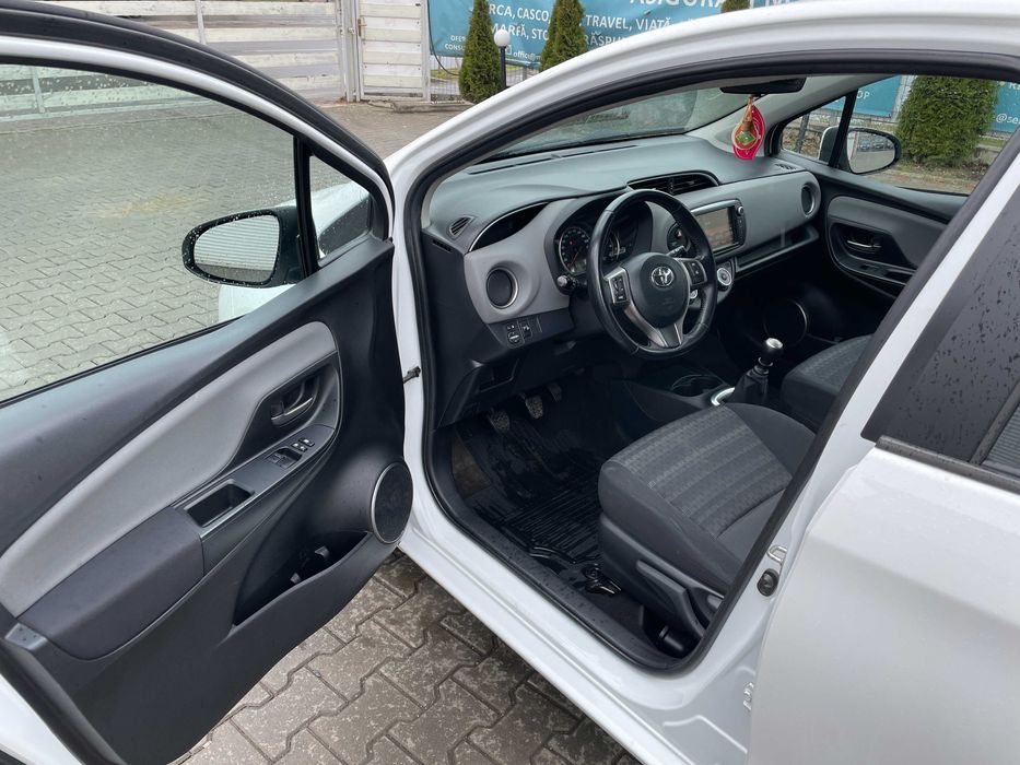 RENT A CAR / Inchiriez TOYOTA YARIS, Bucuresti