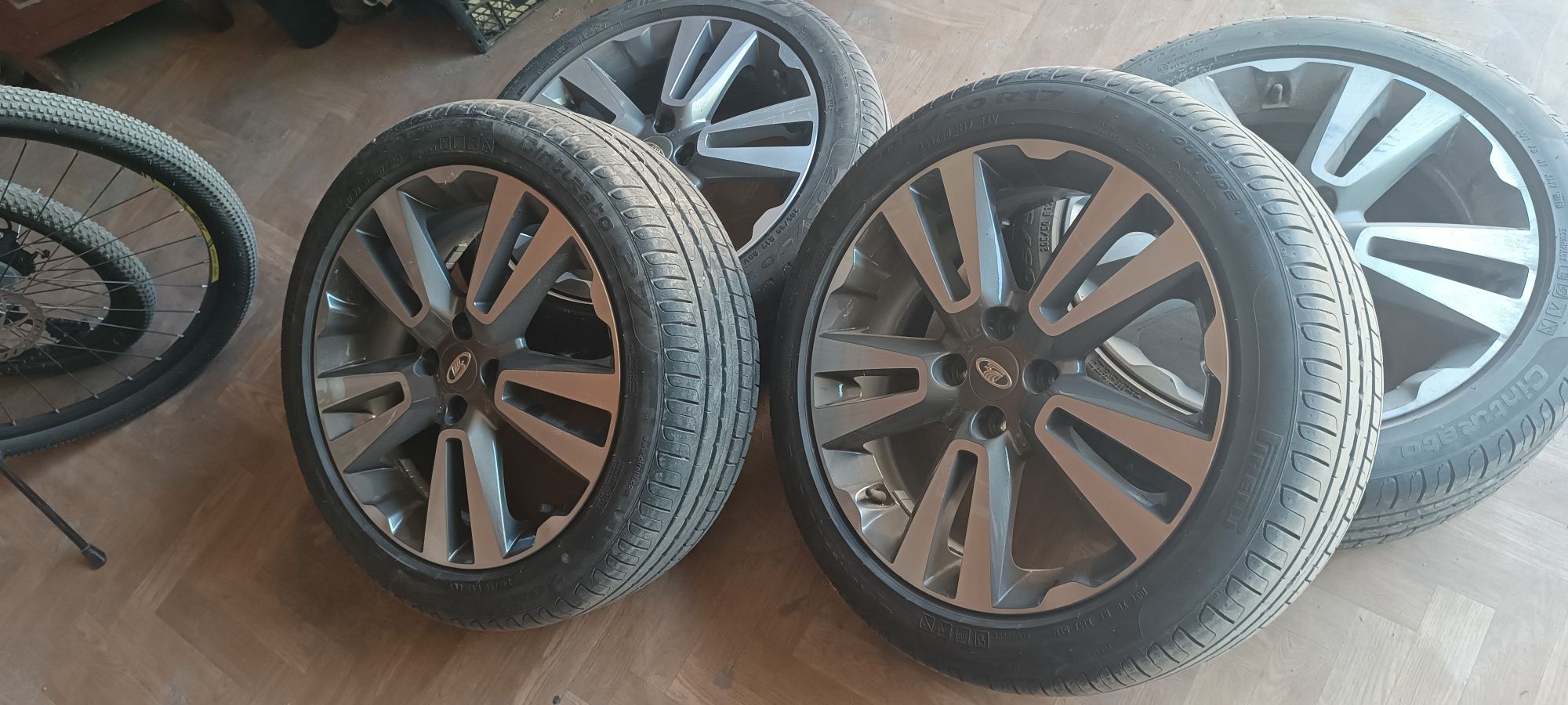 Продам диски от лады Весты кросс 205/50R17 в отличном состоянии