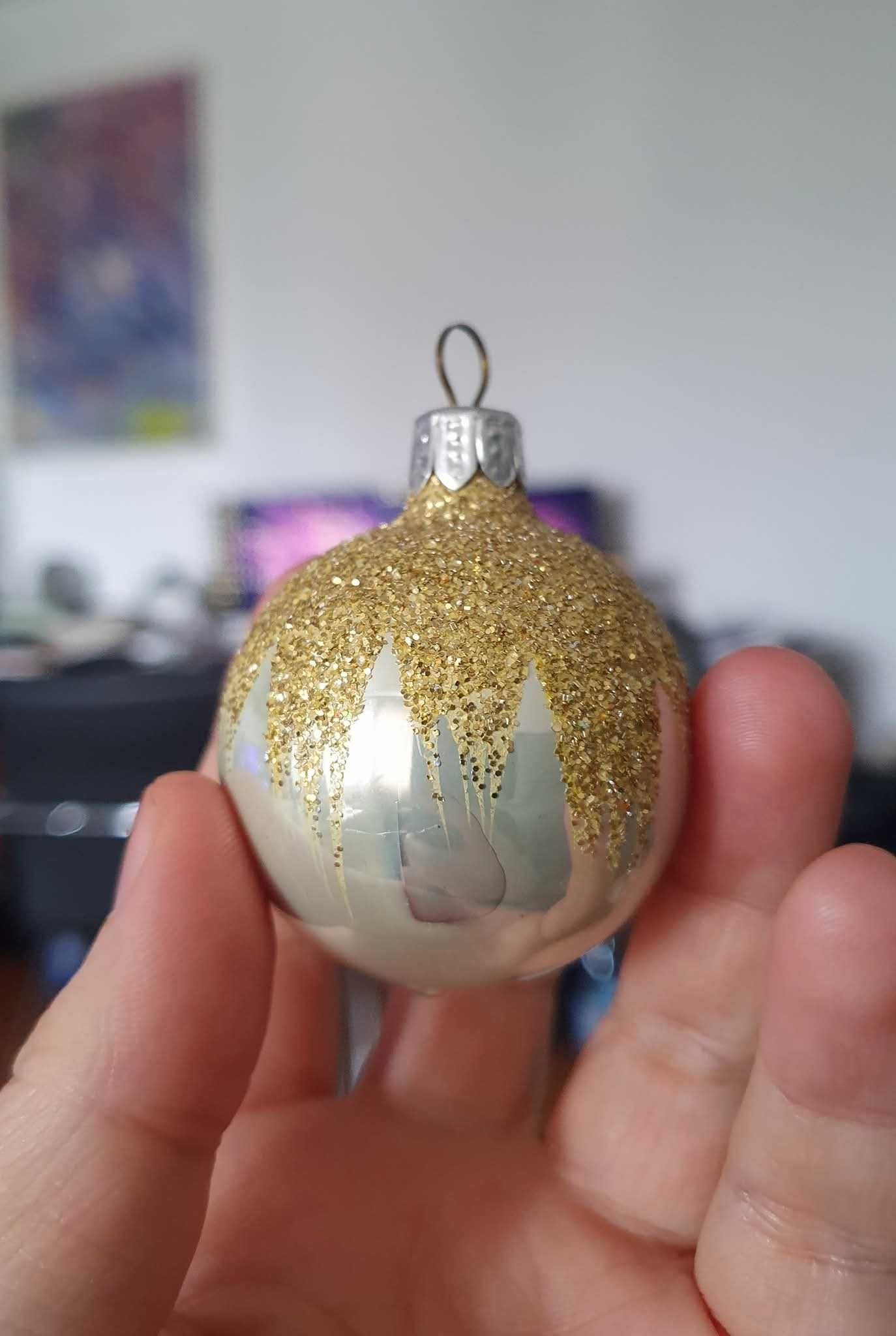 Decoratiuni si figurine pentru brad