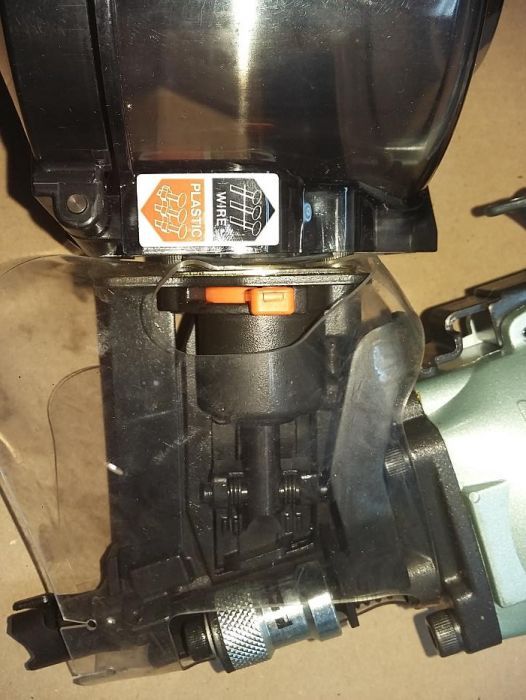 Pistol cuie pneumatic NOU HiTACHI NV65 AD3 TVA deductibil garantie