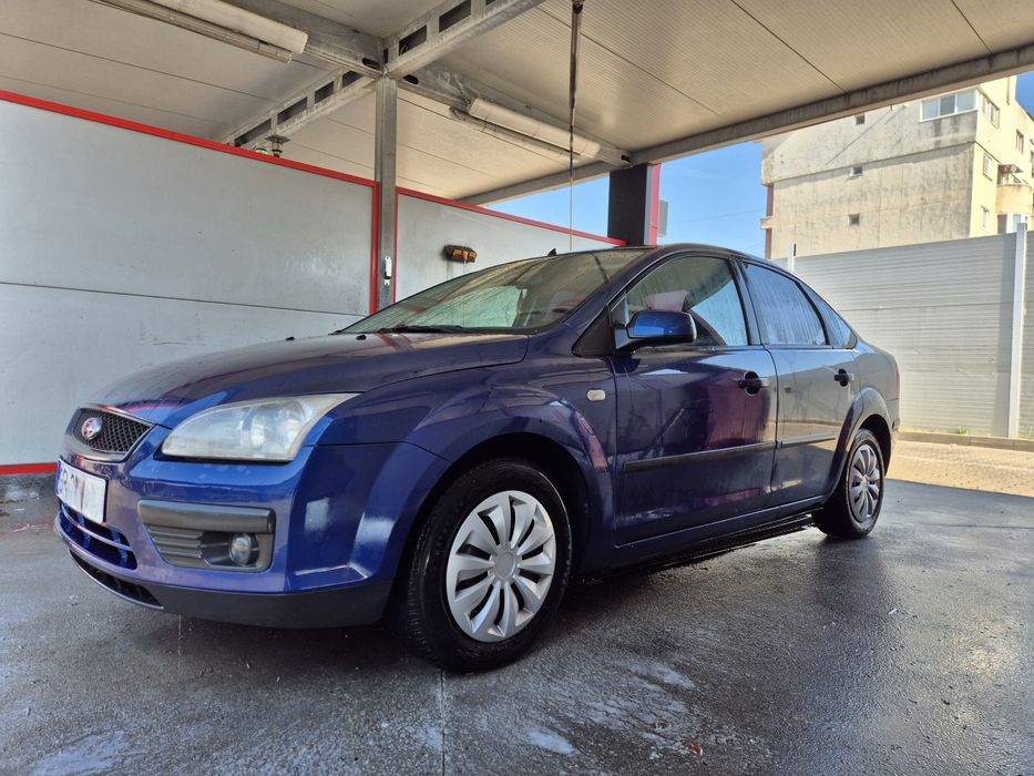 Vand Ford focus sedan 1.6 benzina