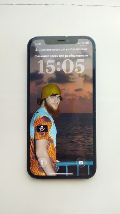Продам Айфон 12