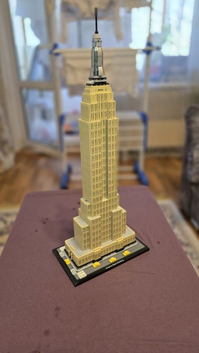 Продам лего Empire State Building