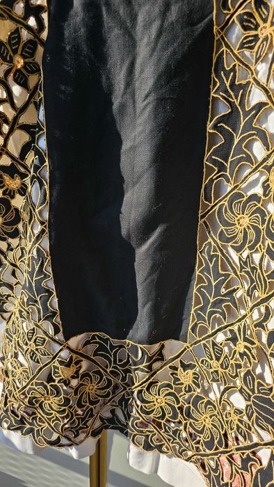 opreg cu broderie sparta