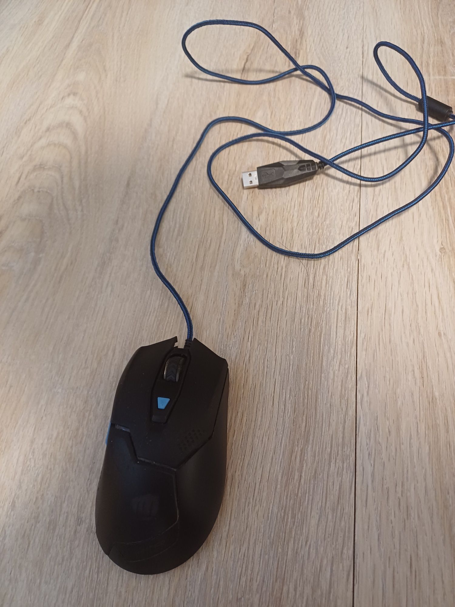 Комбо : Три мишки,клавиатура,микрофон,слушалки на razer, и контролер .