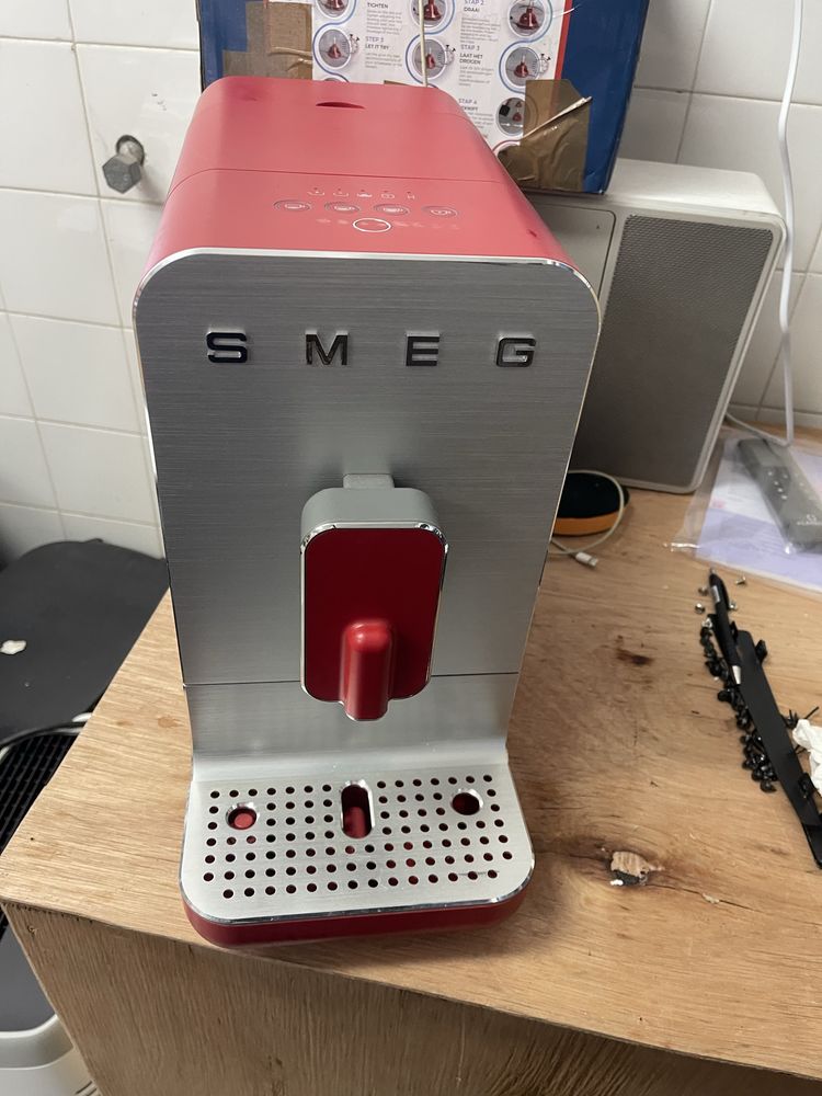 Автоматична еспресо кафемашина Smeg BCC01TPMEU, 50's Style, 1350 W