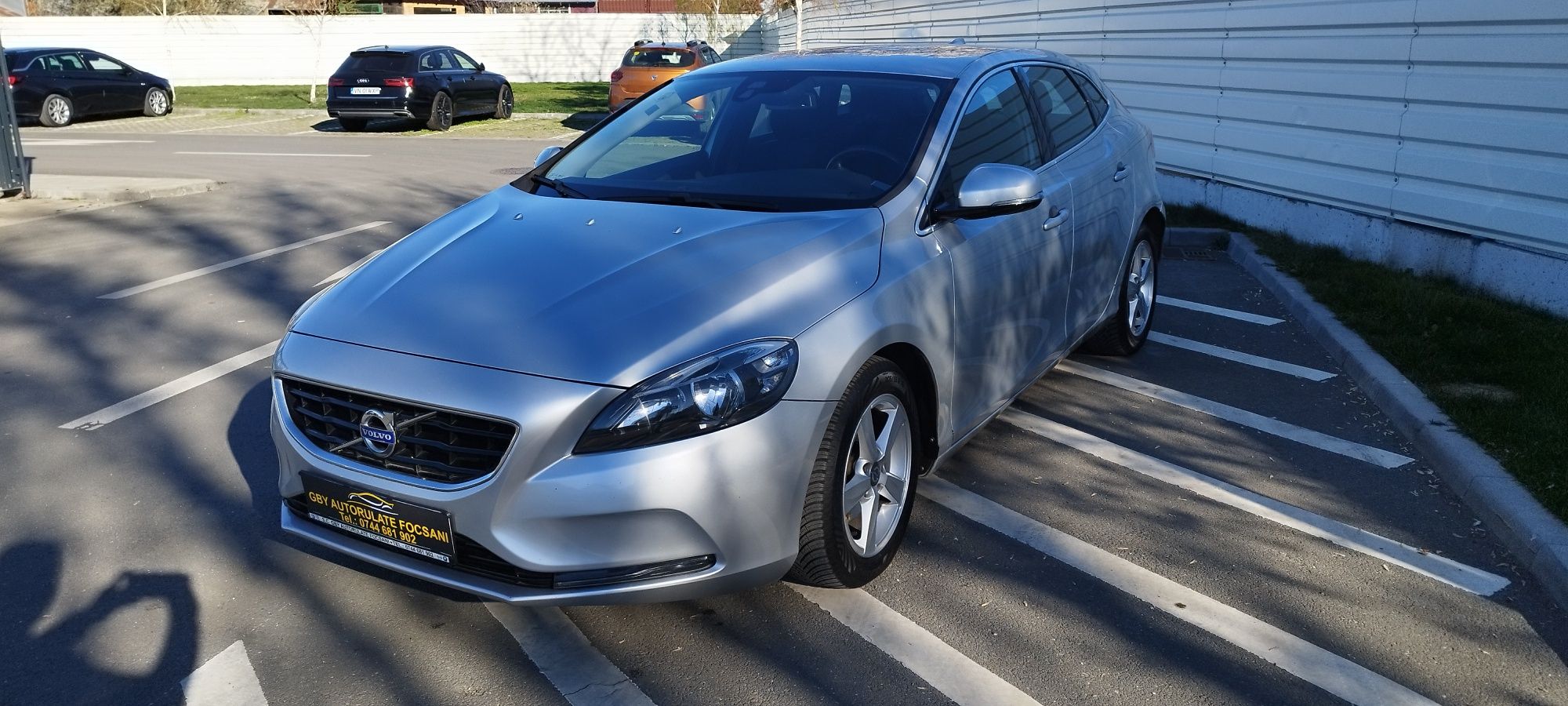 Volvo V40  înmatriculat. Urgent .