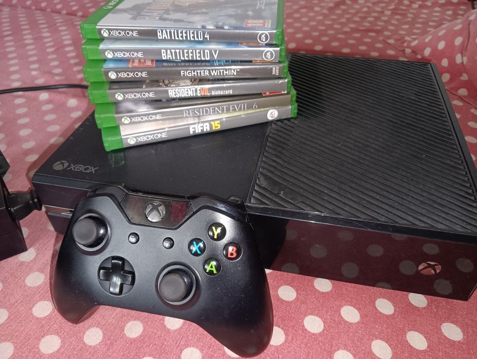 Vând Xbox one + încărcător original