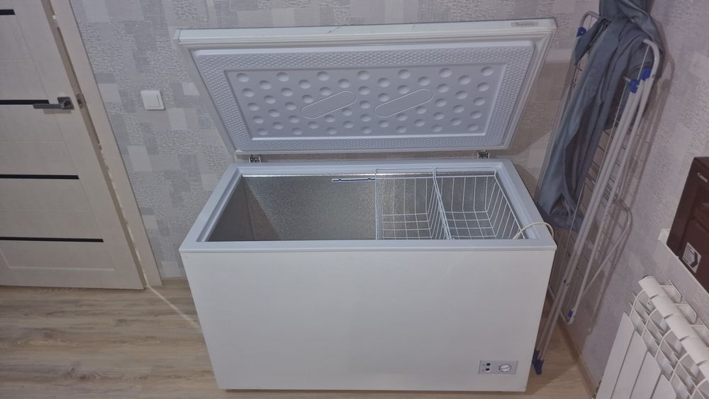 Продам морозильник Бирюса 355 KX 330 л белый