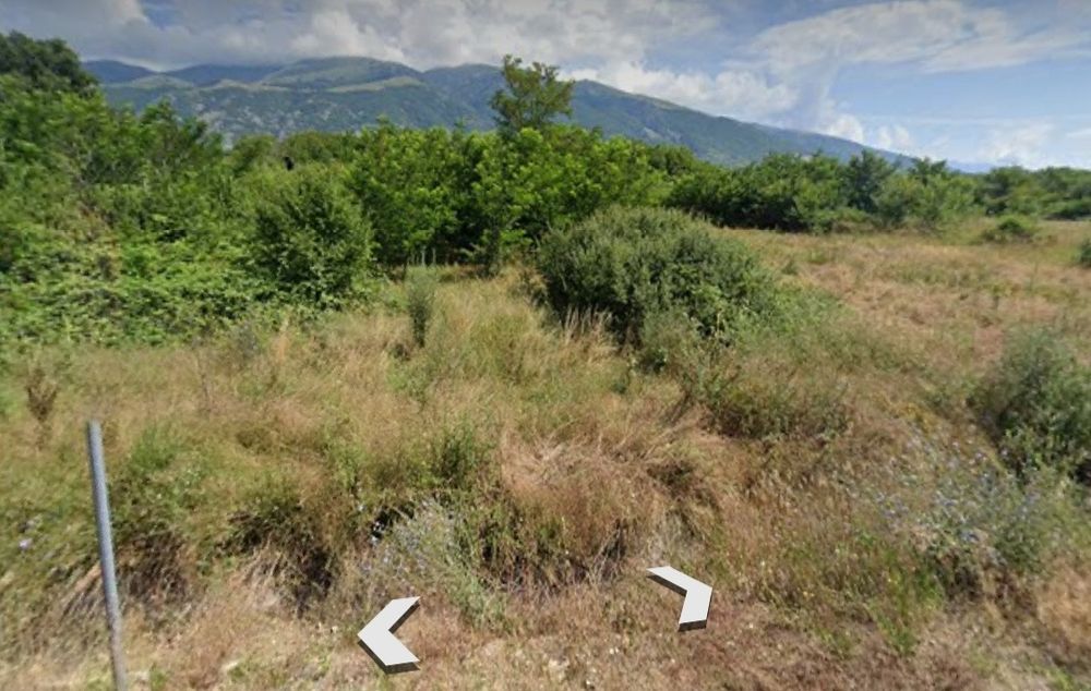 НИВА в Карлово на главен път Карлово-Бургас Е871