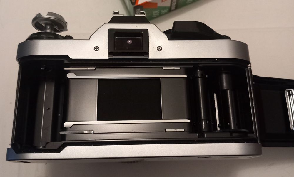 Aparat foto film Canon AE 1 Program + Canon FD 28mm f/2.8