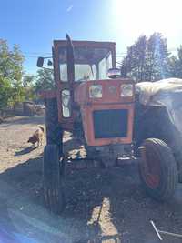 Tractor Universal 650