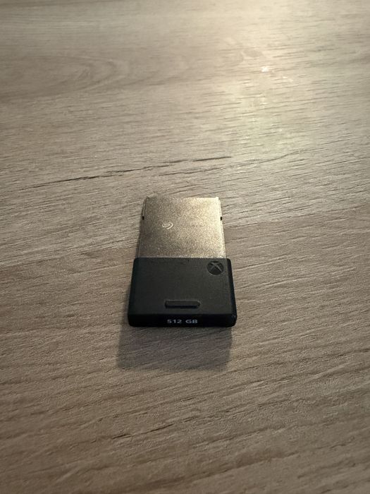 Xbox Series S 512 GB + 3 Конзоли и Карта Памет 512 GB