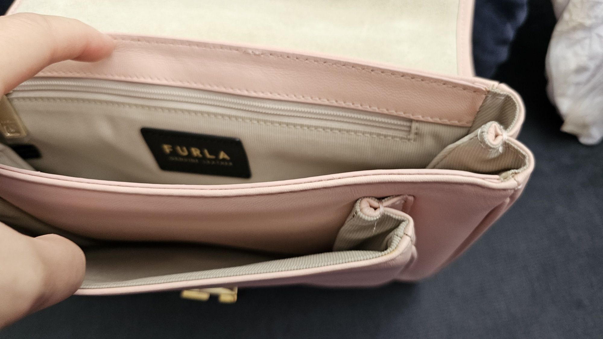 НОВА дамска чанта Furla Cosy