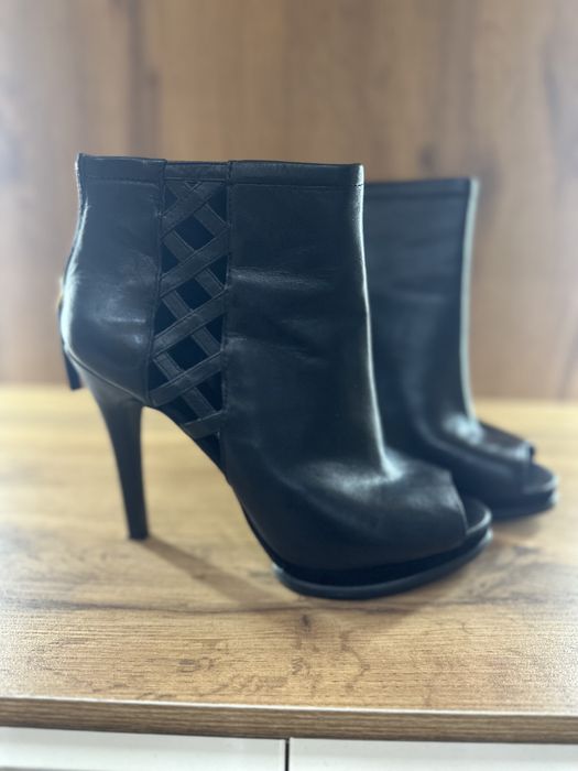 Стильные кожаные ботильоны с открытым носиком