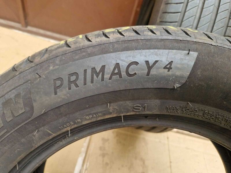 2 Michelin R17 215/65
летни гуми
DOT5021