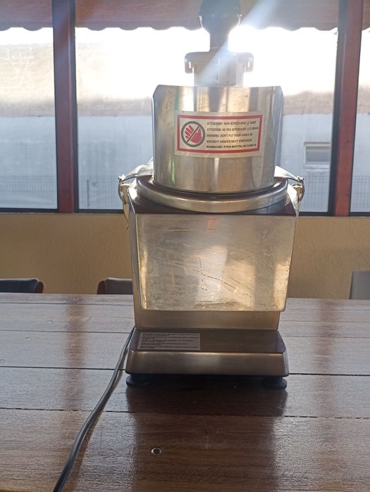 Robot tăietor legume