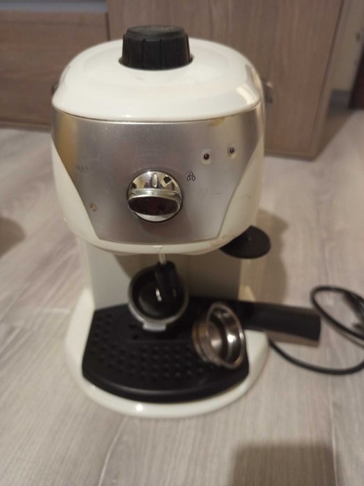 Продавам кафе машина