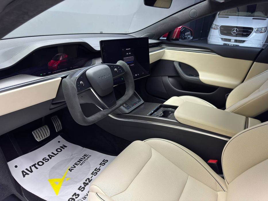 Продается Tesla Model S Plaid