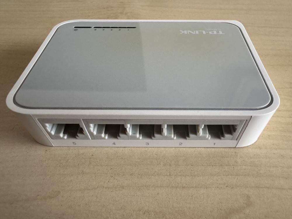 5-портов 10/100Mbps сиуч TP-Link TL-SF1005D + захранващ адаптер