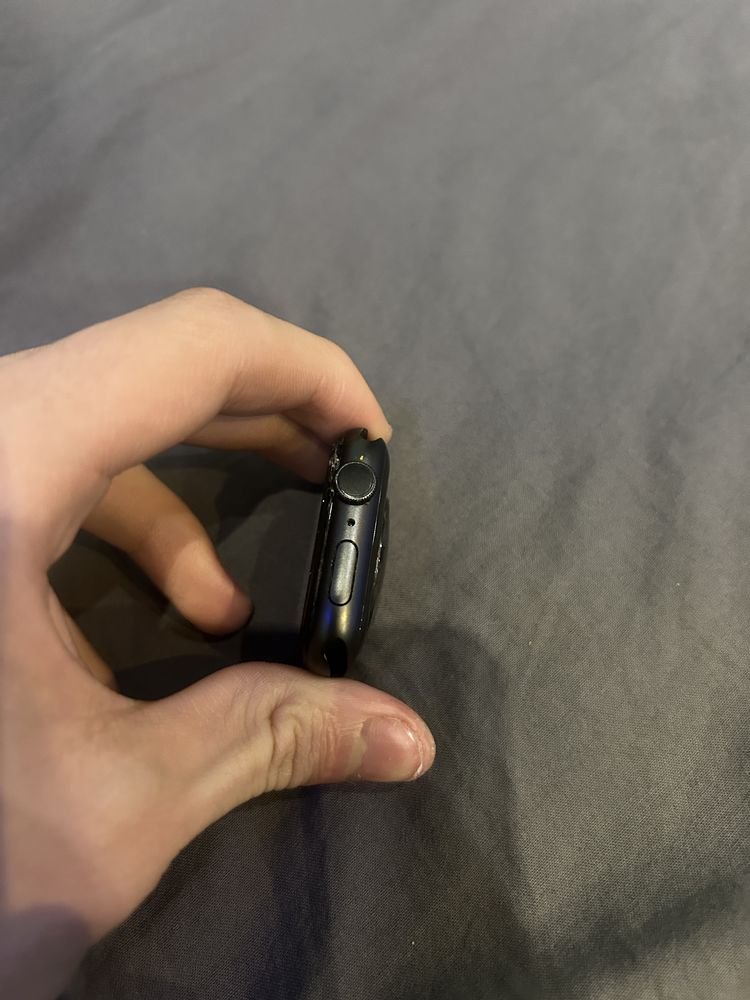 Продавам Apple Watch Series 6 – 50mm