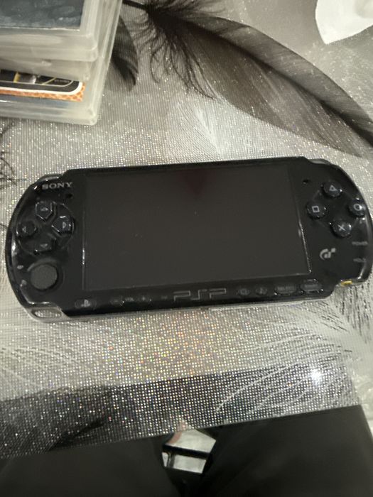 psp Използван Ама работи само батерията му е малко счупен