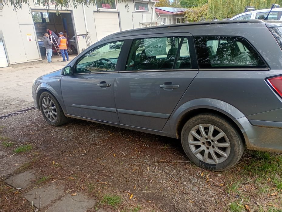 Vând Opel asta h 2005 motor 1.6 benzina  101 hp