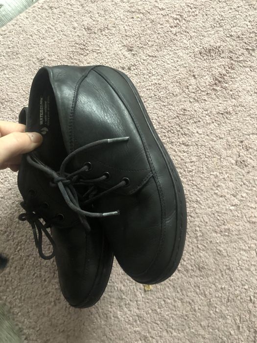 Ghete de baieti marimea 35 FitFlop de piele repellente