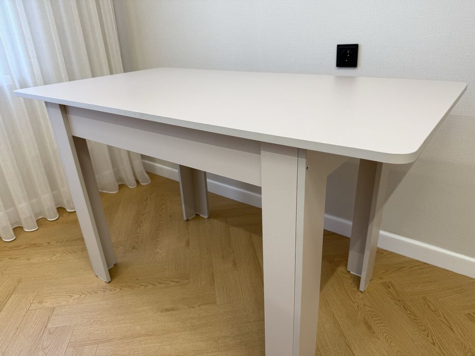 Стол из ЛДСП почти новый