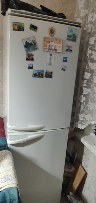 Продам двухкамерный холодильник