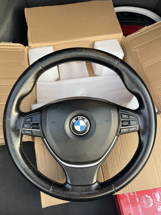 Volan BMW pentru  F în stare bună