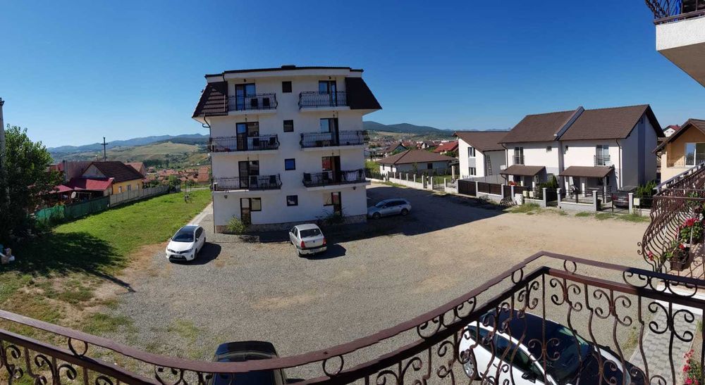 Vand apartament cu 3 camere si beci