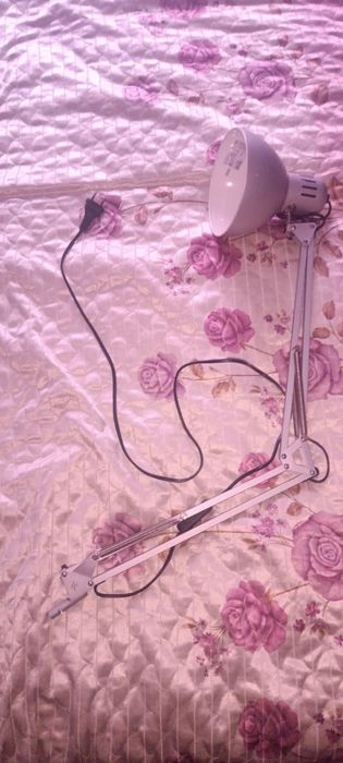 Продам настольную лампу