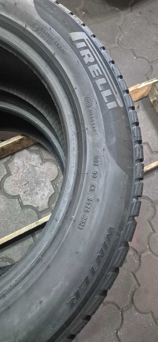 anvelope  Pirelli 235/55/17 m&s iarna