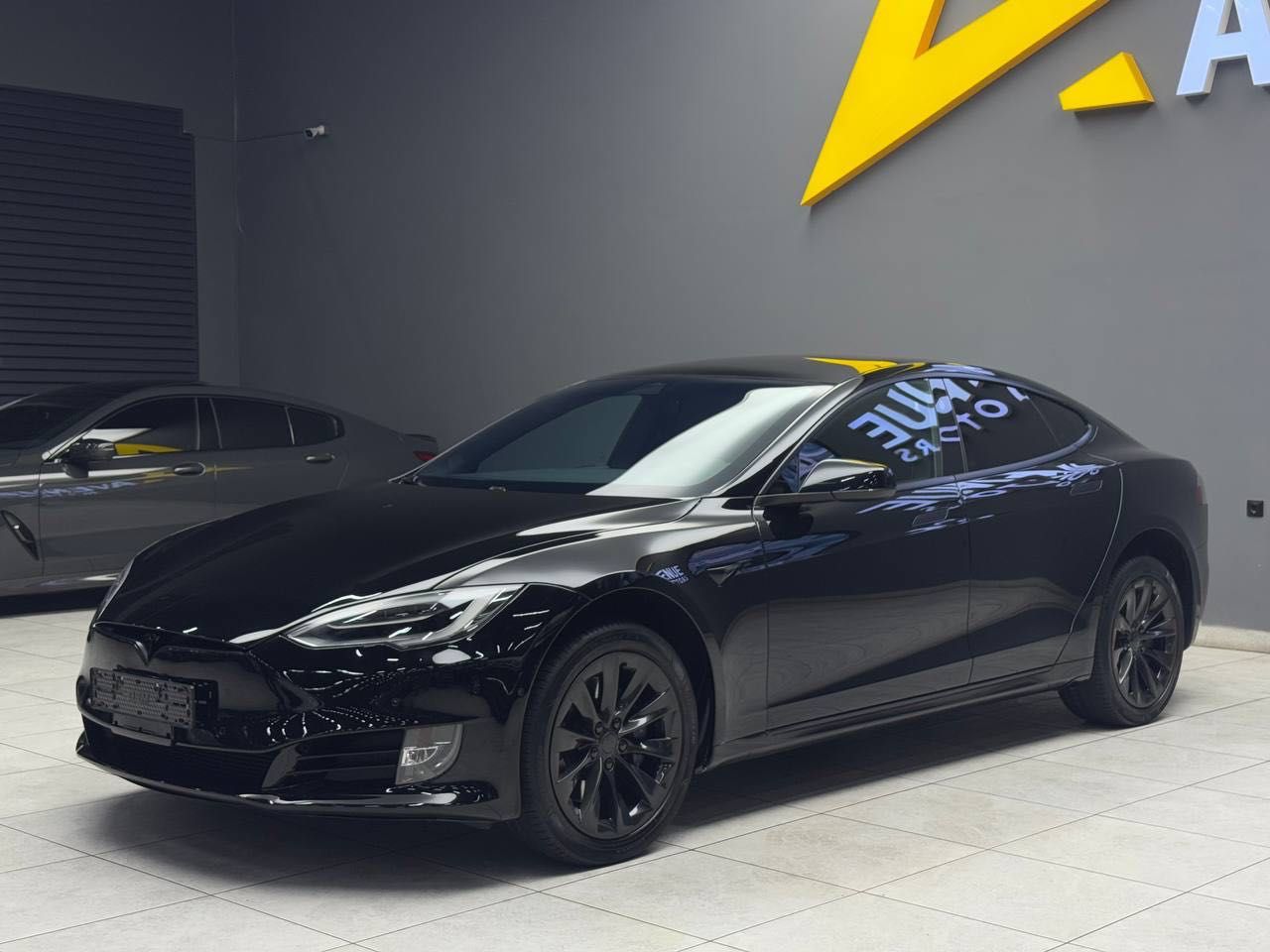 Продается Tesla Model S 75D