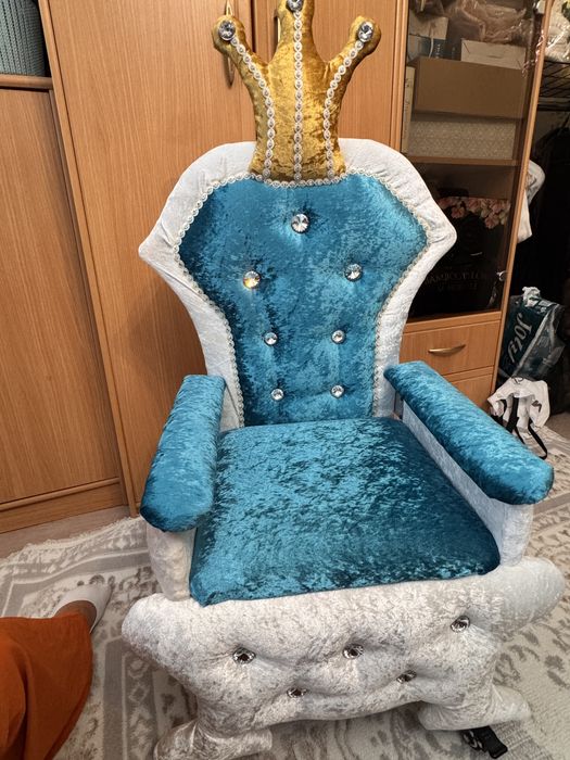 Трон детский с колесами