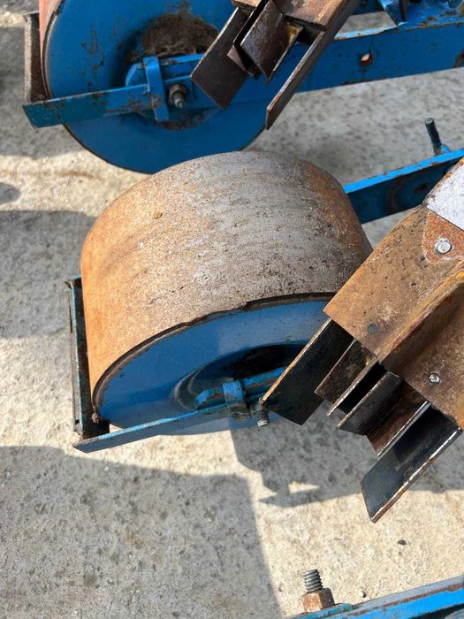 Сеялка за дребни семена (лук, моркови) – 0,8–2 м