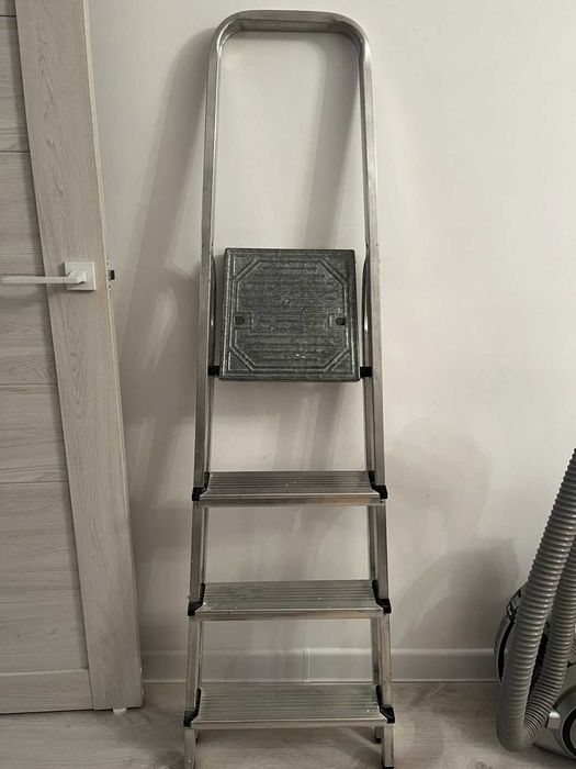 Стремянка, б/у в хорошем состоянии (пр-во Россия)