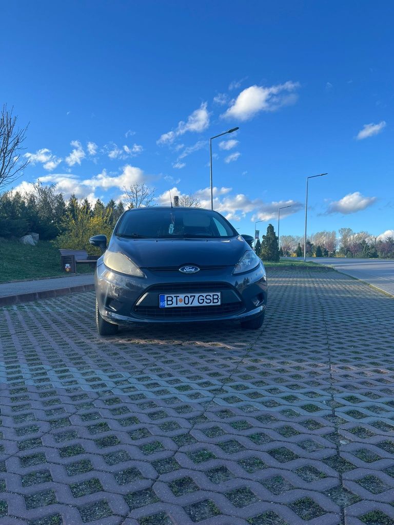 Vând Ford Fiesta