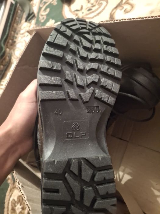 «Обменяю берцы на размер 42–43.»