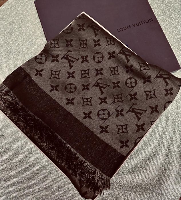 продам платок LouisVuitton, оригинальный.
