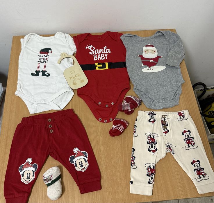 Голям лот коледни дрешки за бебе