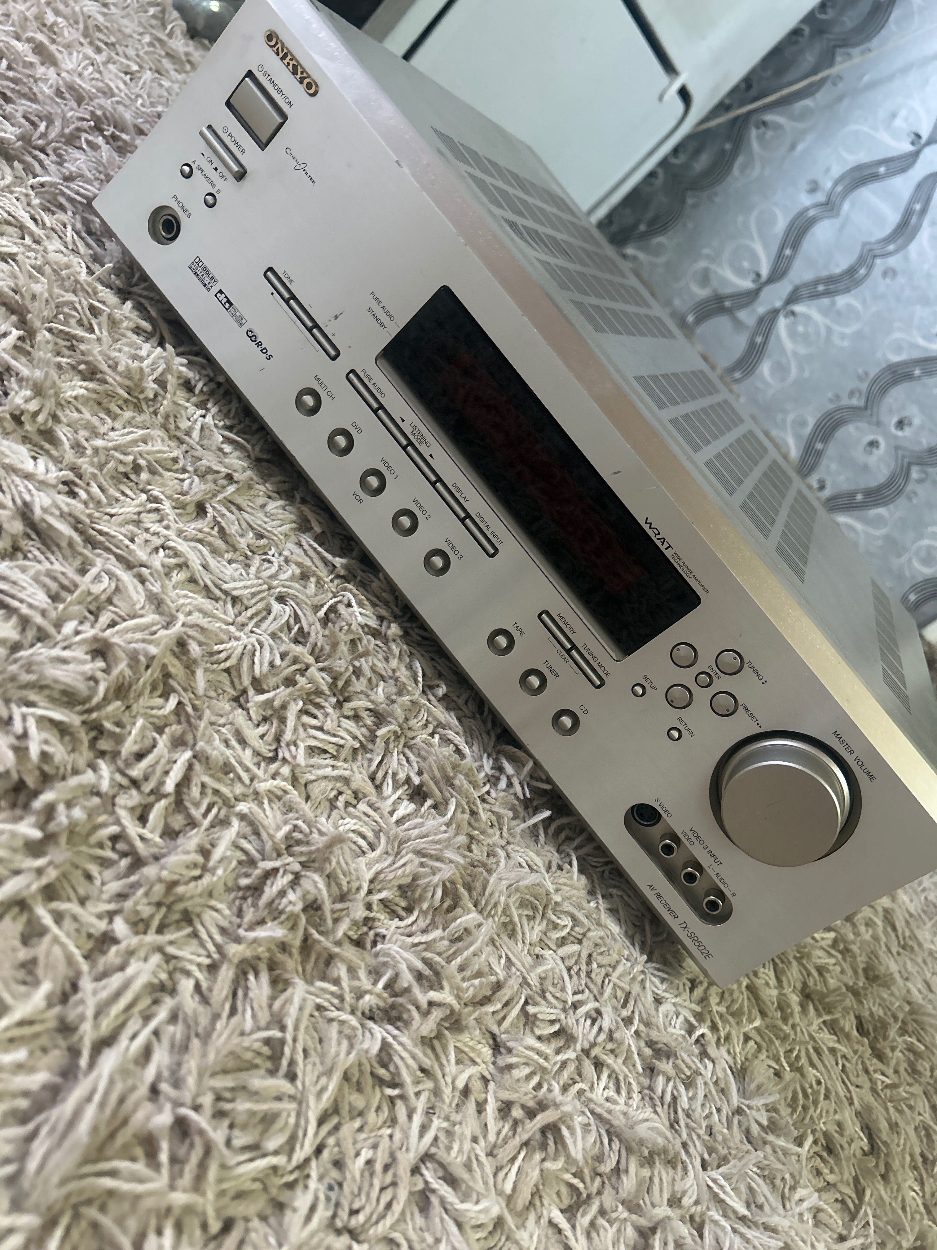 Усилвател onkyo HT-R520