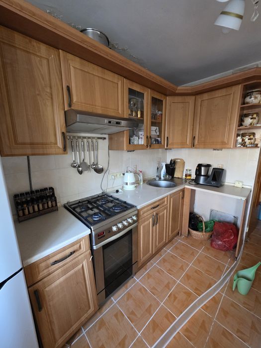 Продам кухонный гарнитур с газ плитой