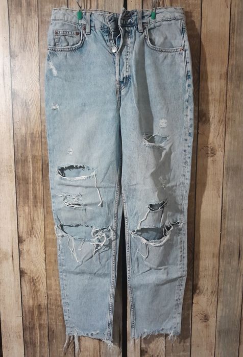 Четири броя дънки - ZARA, H&M, CNN