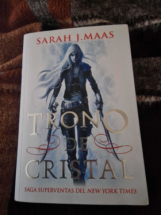 Фентъзи поредица "Стъкленият трон" на испански език, чисто нови